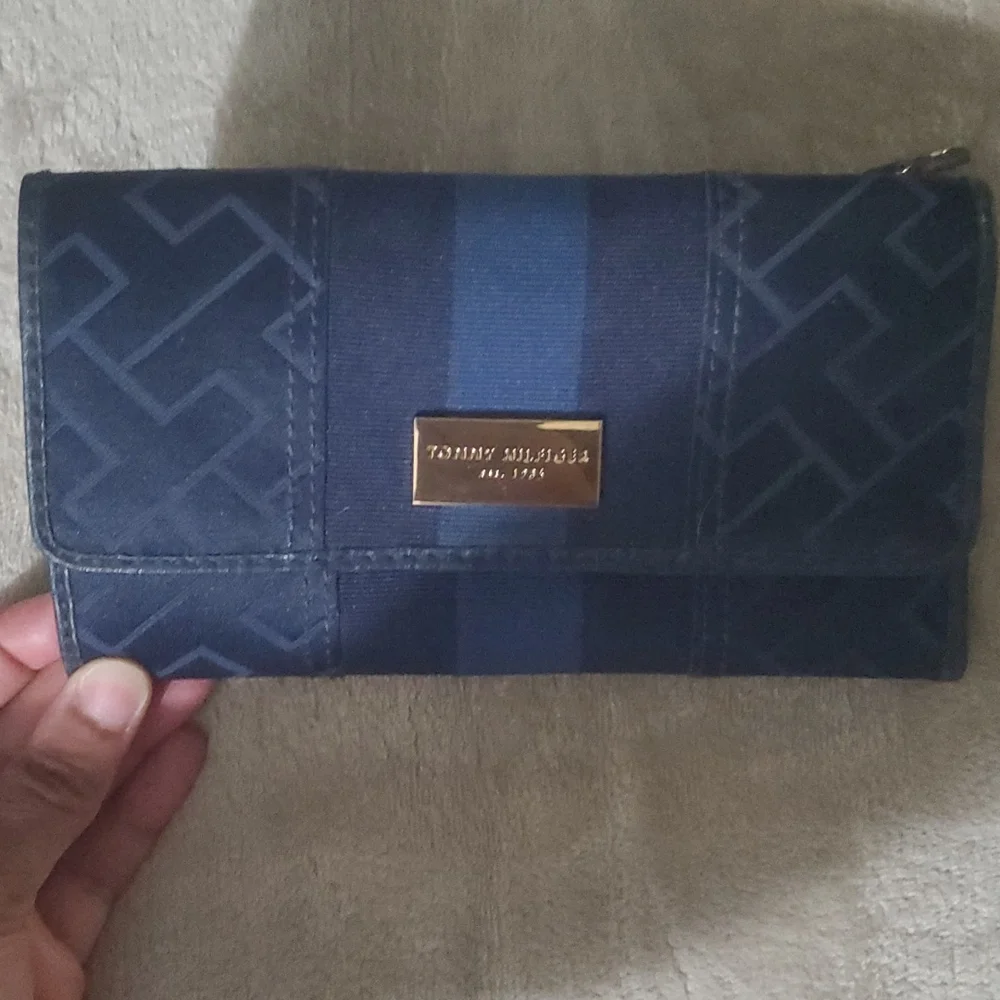 Tommy Hilfiger Navy Blue Compact Wallet - Picture 1 of 7